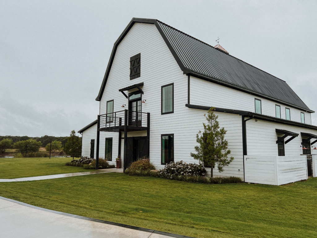 barn wedding venue - Barn at Paradise Place